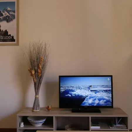 T2 Avec Balcon, Parking Et Wifi - Proche Thermes Et Centre Ville, 4 Pers. - Fr-1-313-222 * Bagnères-de-Luchon