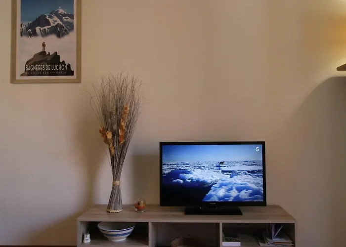 T2 Avec Balcon, Parking Et Wifi - Proche Thermes Et Centre Ville, 4 Pers. - Fr-1-313-222 * Bagnères-de-Luchon