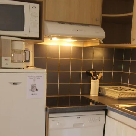 아파트 T2 Avec Balcon, Parking Et Wifi - Proche Thermes Et Centre Ville, 4 Pers. - Fr-1-313-222